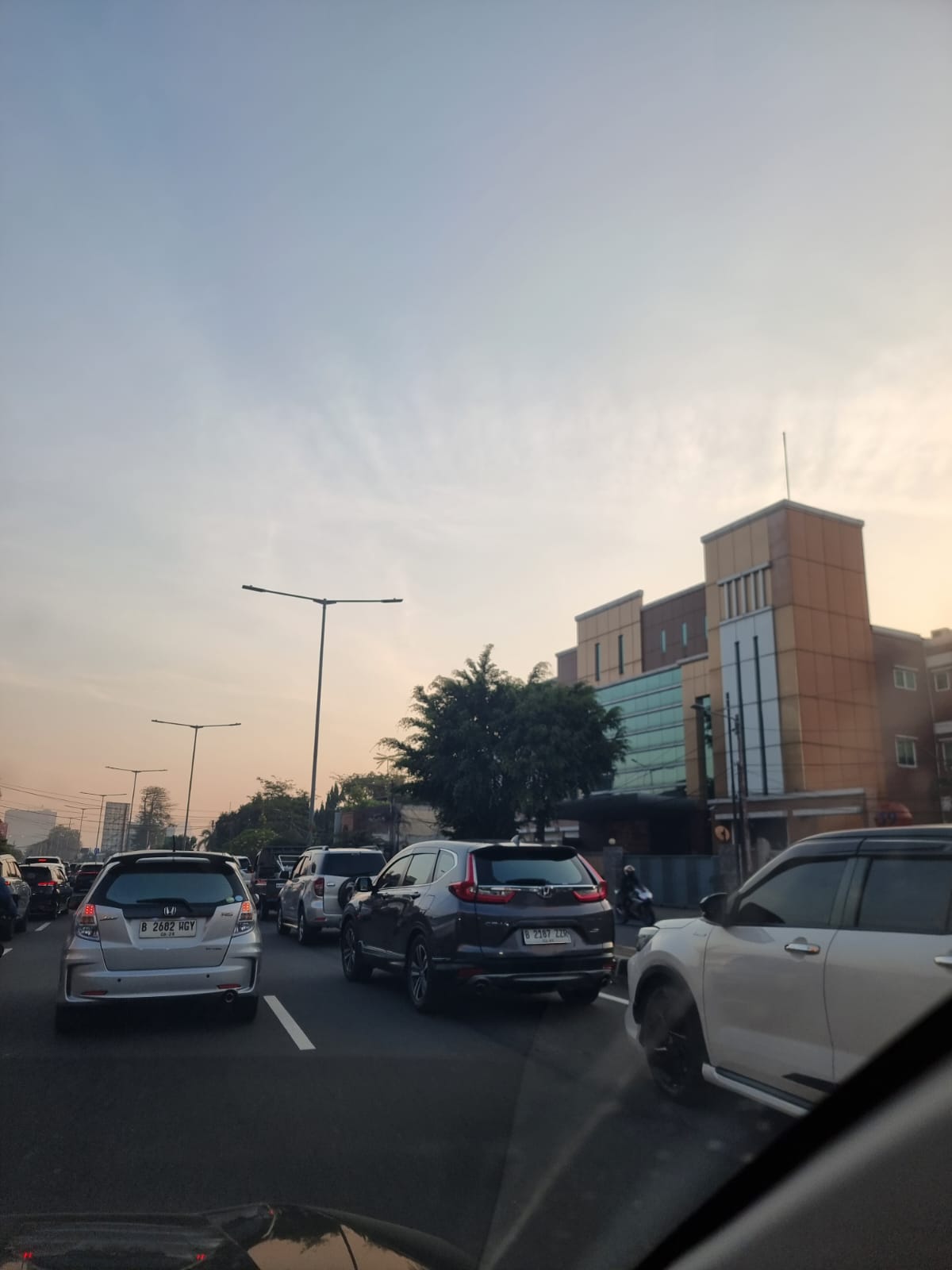 Gambar kondisi jalan Antasari pada suatu waktu untuk tulisan kamar hitam